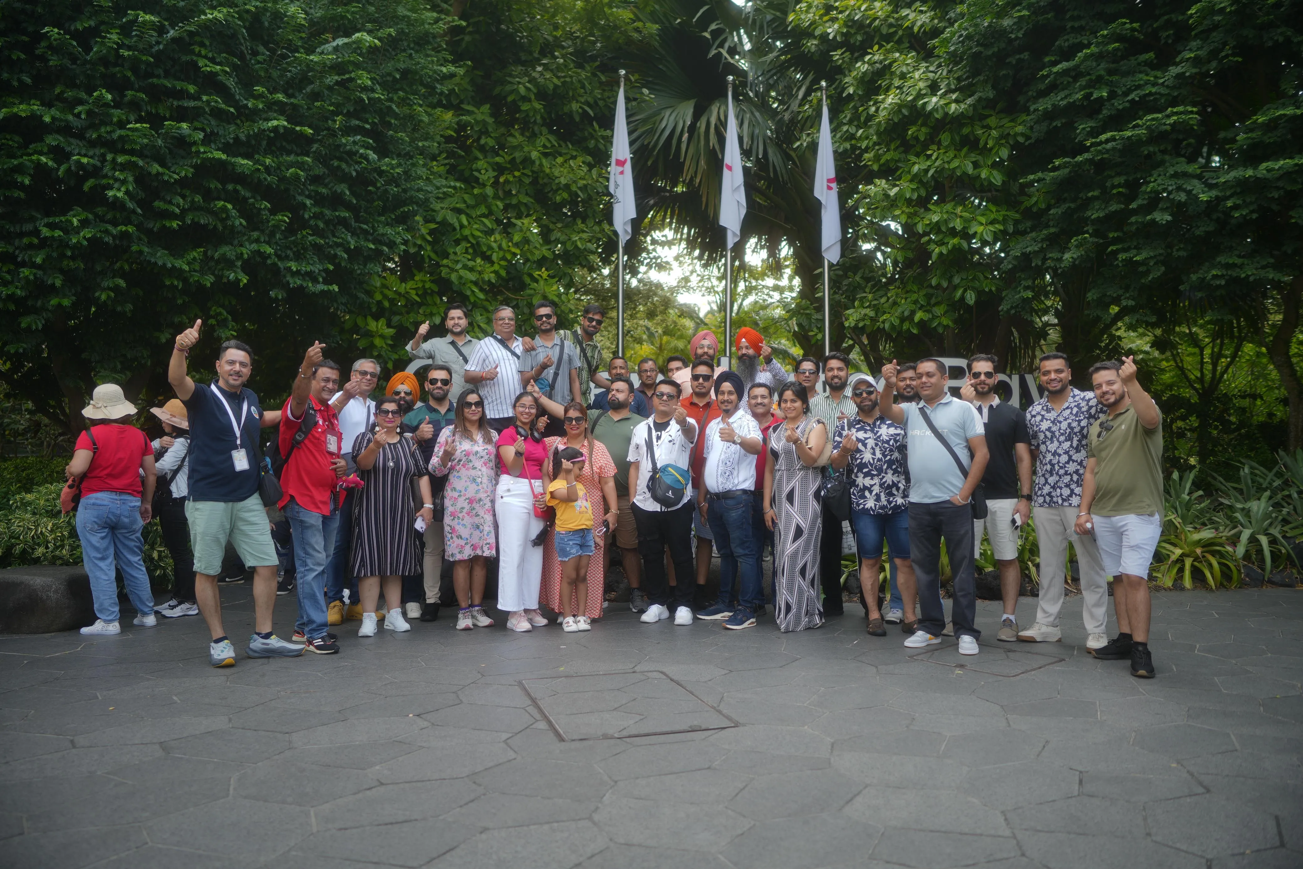 bg_sec_img_TestimonialWithImage_sq